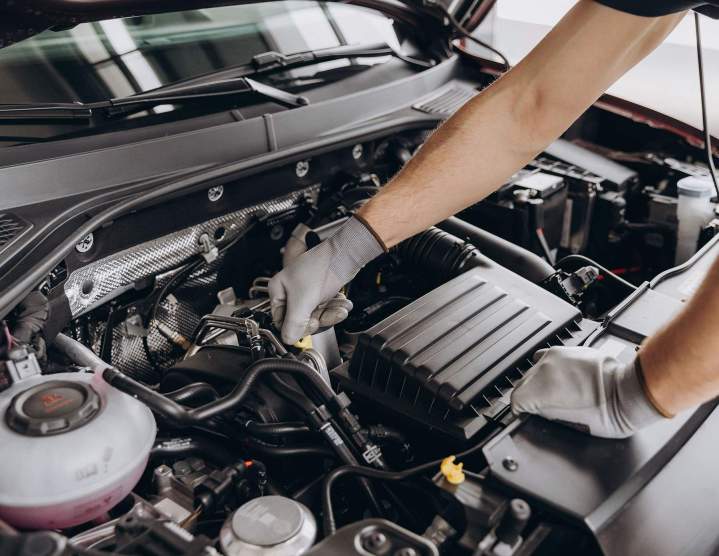 Réparation et maintenance mécanique automobile.